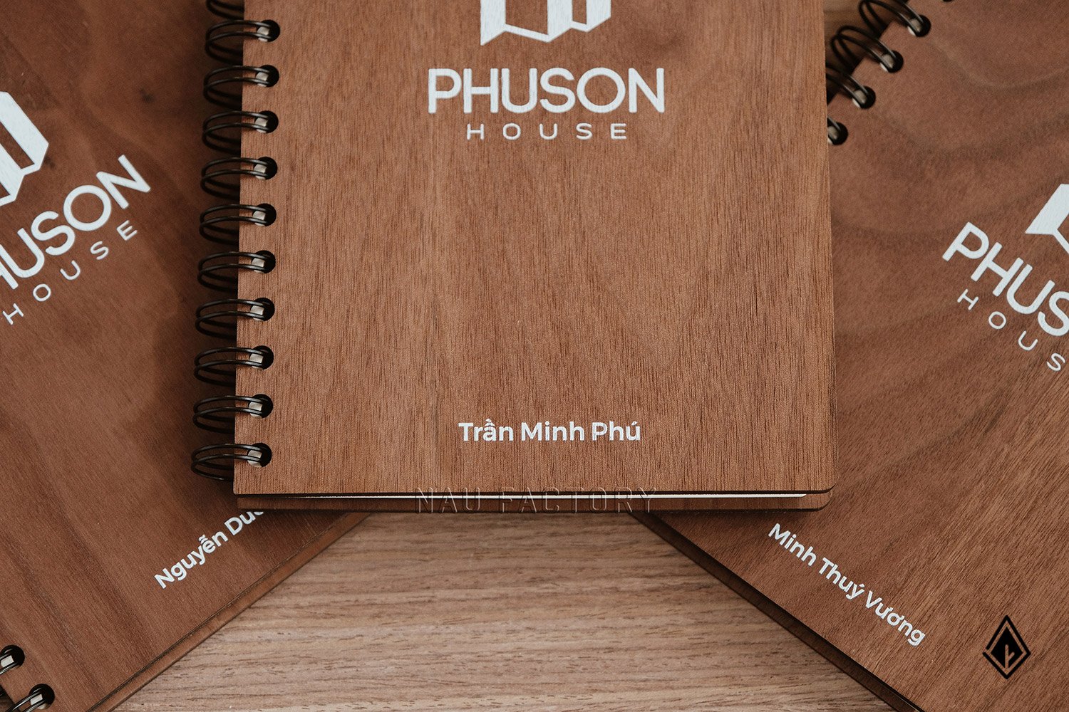 Set sổ, bút và hộp bút gỗ