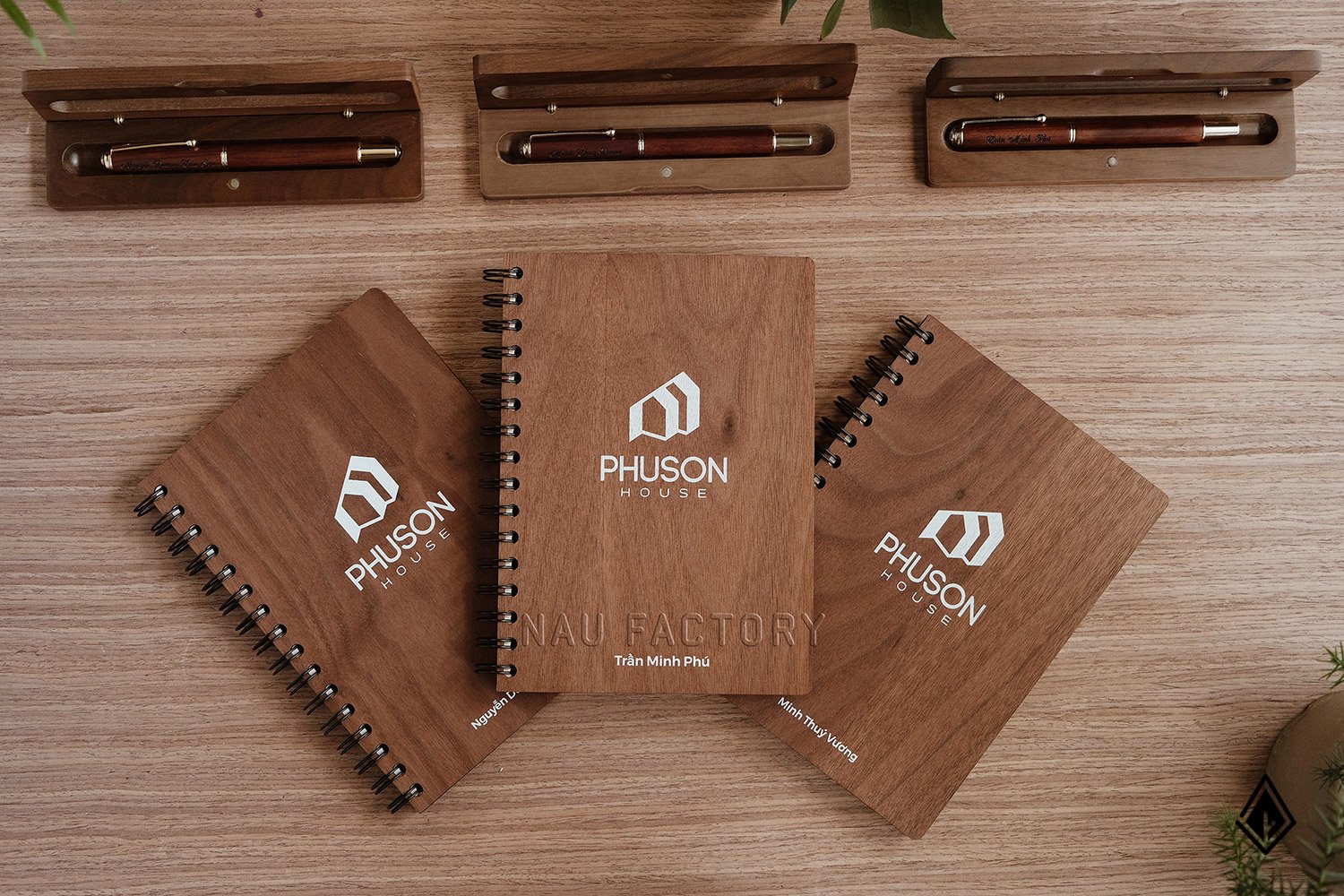 Set sổ, bút và hộp bút gỗ