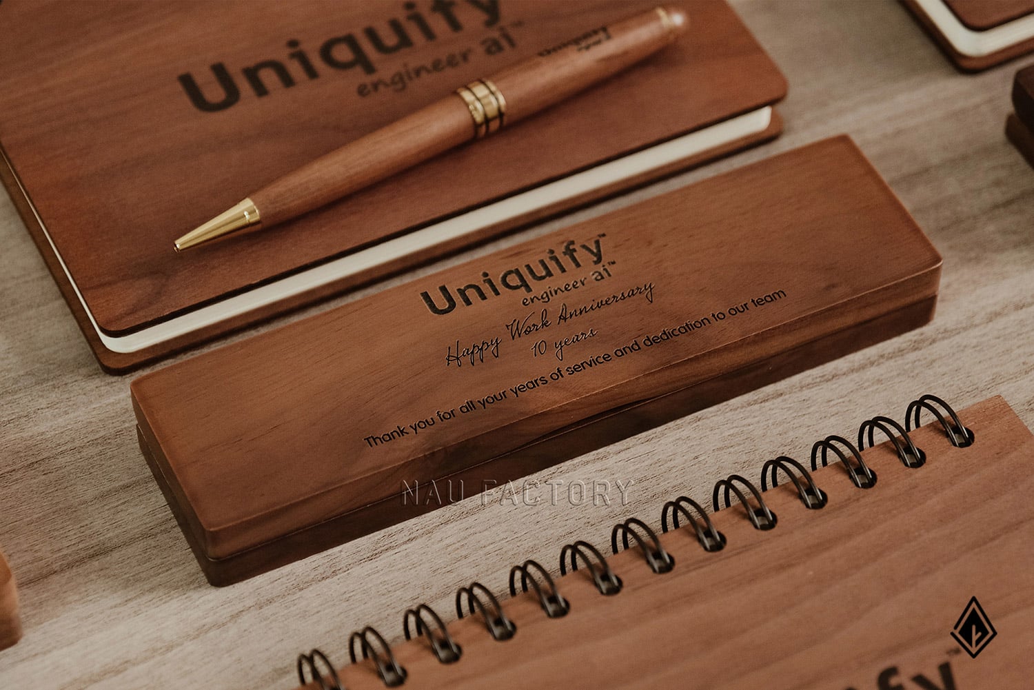 Set sổ, bút và hộp bút gỗ