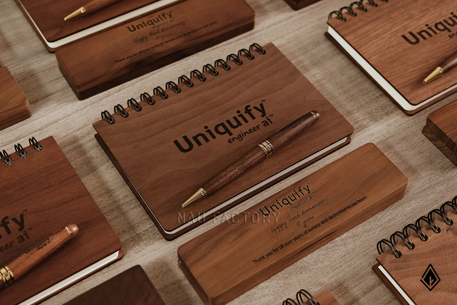 Set sổ, bút và hộp bút gỗ