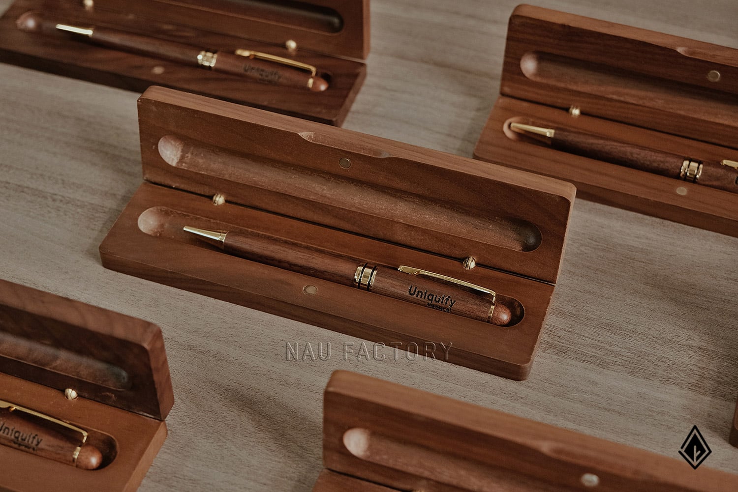 Set sổ, bút và hộp bút gỗ