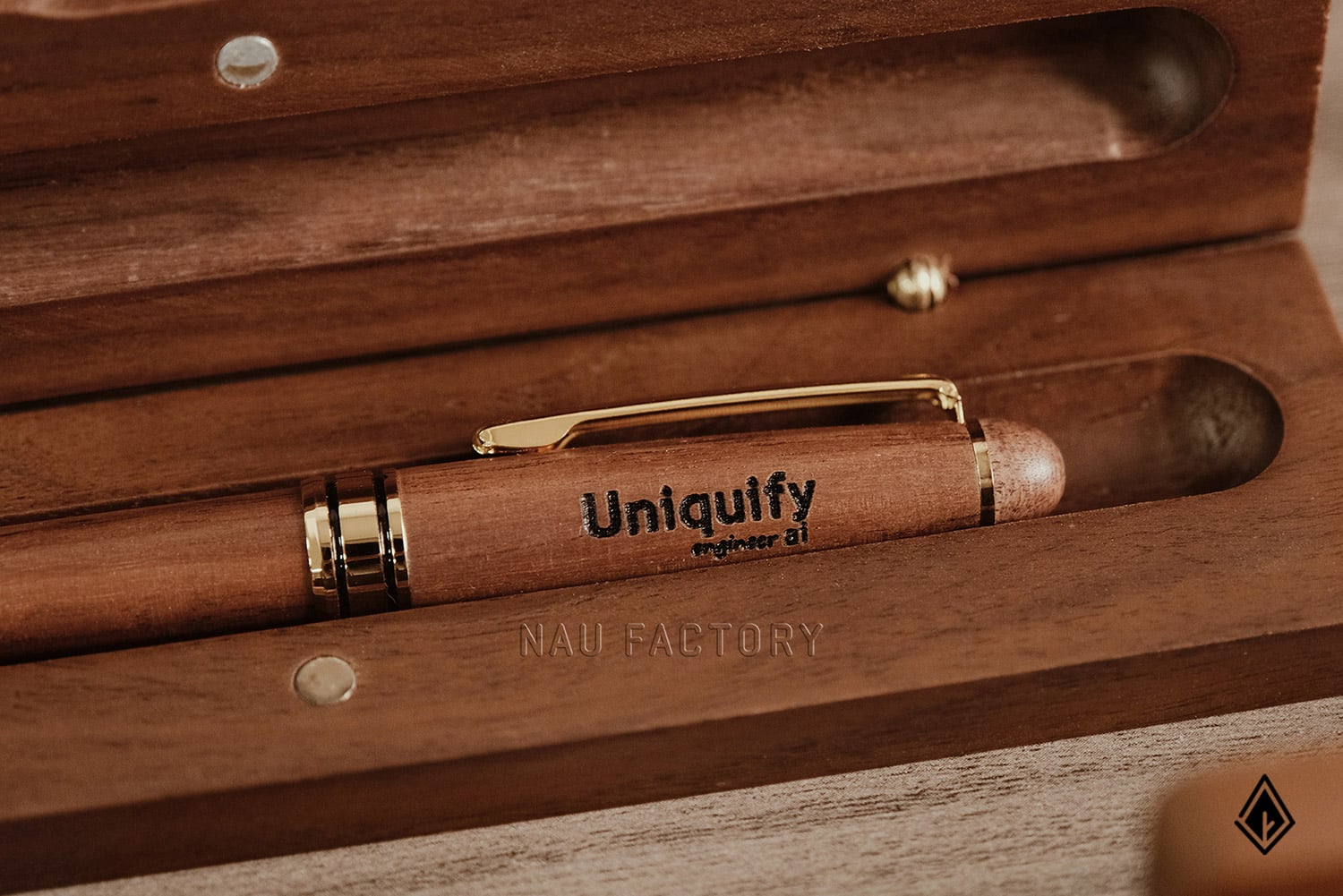 Set sổ, bút và hộp bút gỗ