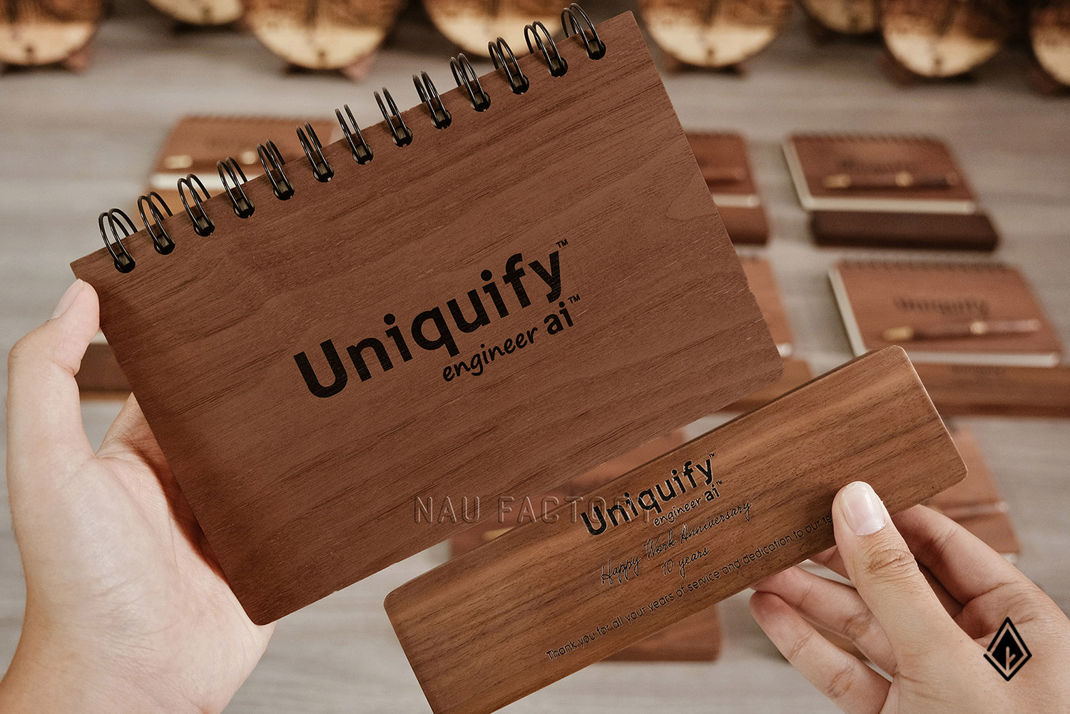 Set sổ, bút và hộp bút gỗ