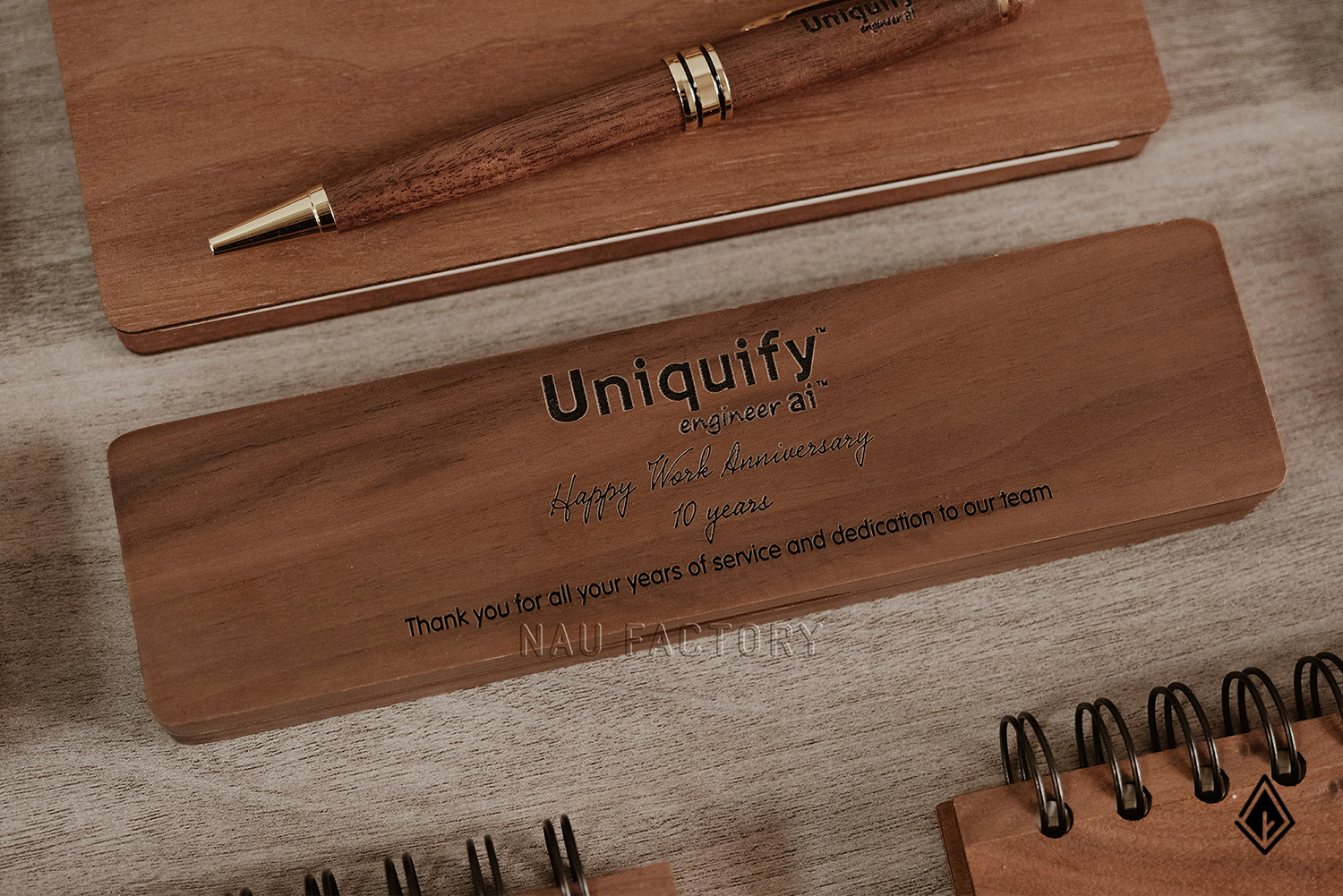 Set sổ, bút và hộp bút gỗ