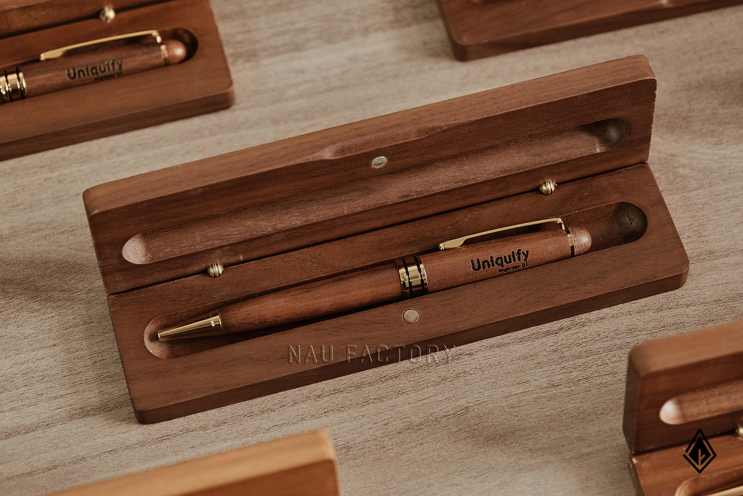 Set sổ, bút và hộp bút gỗ