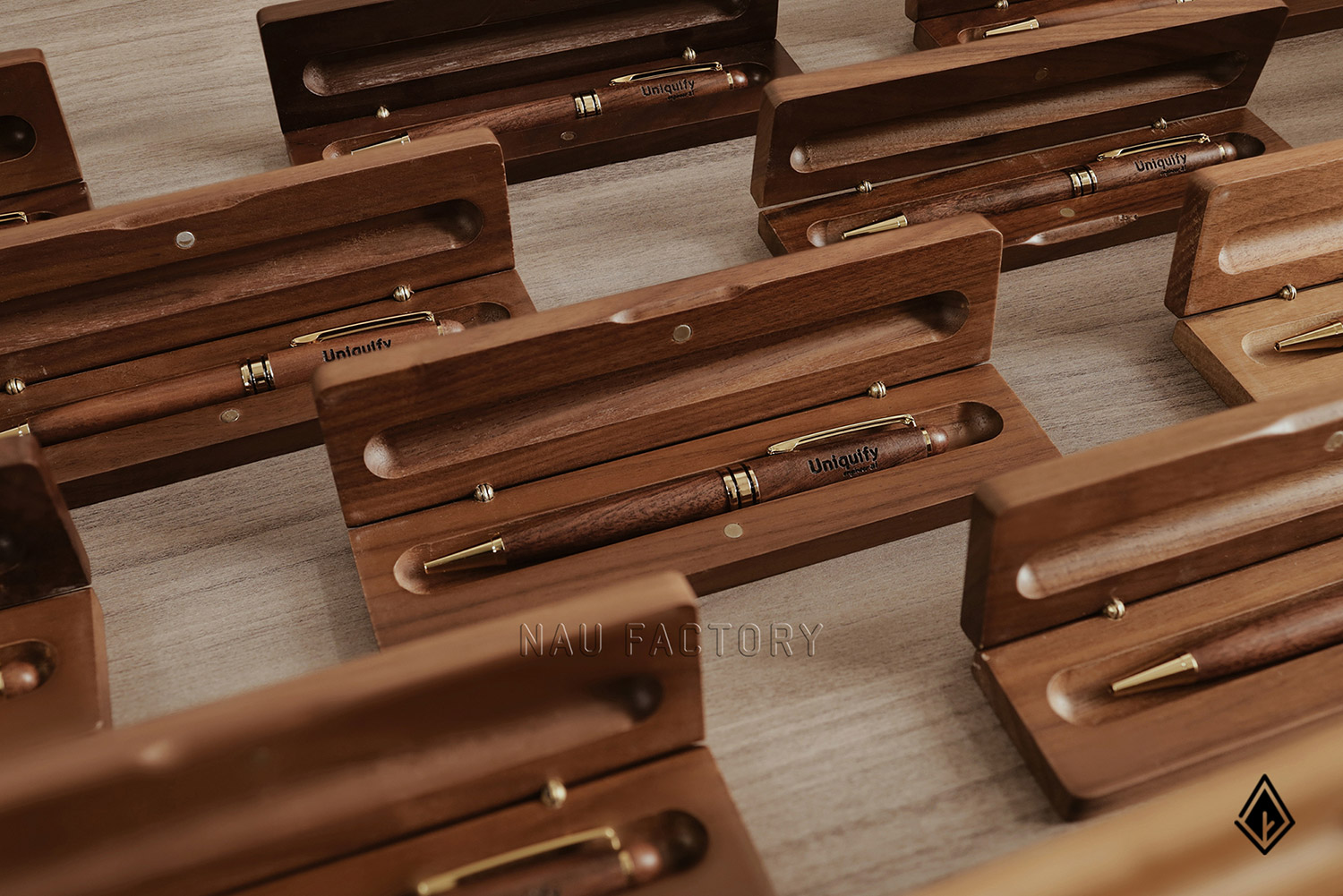 Set sổ, bút và hộp bút gỗ