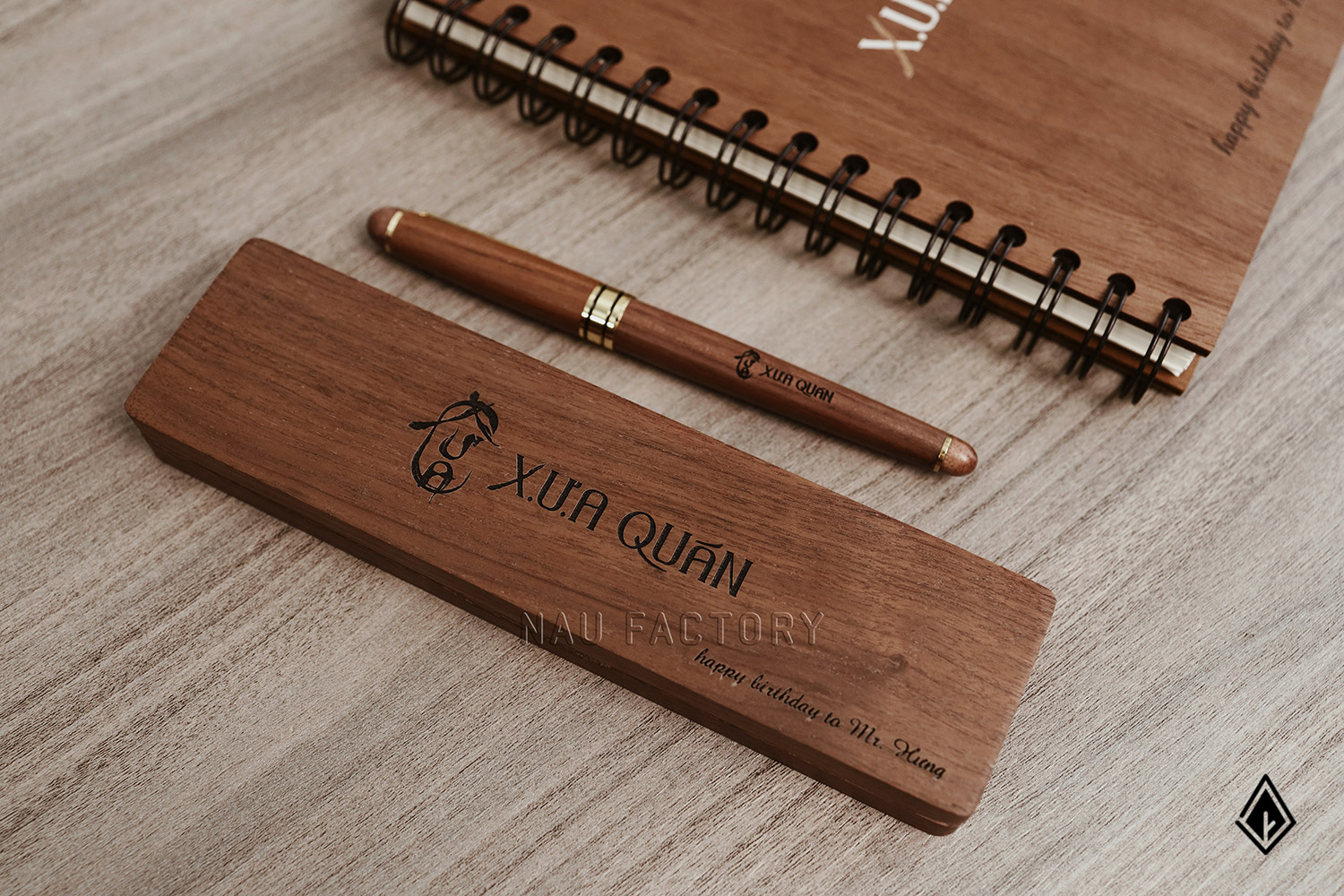 Set sổ, bút và hộp bút gỗ