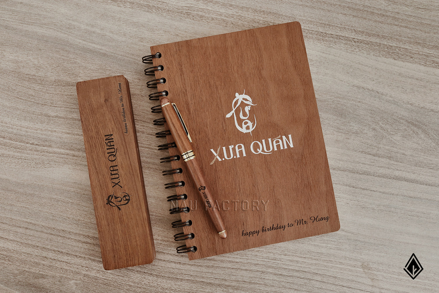 Set sổ, bút và hộp bút gỗ