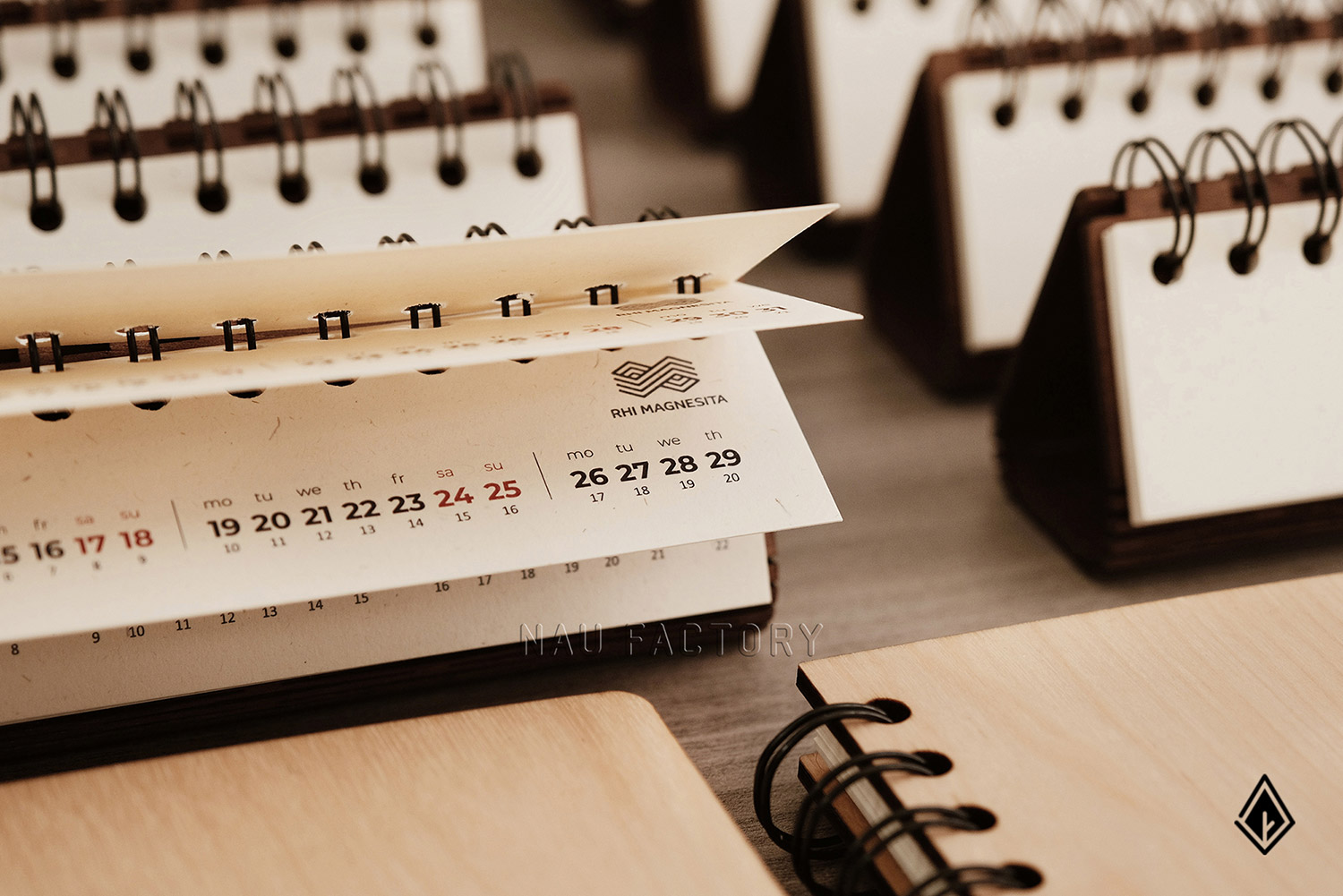 Set sổ, bút và hộp bút gỗ