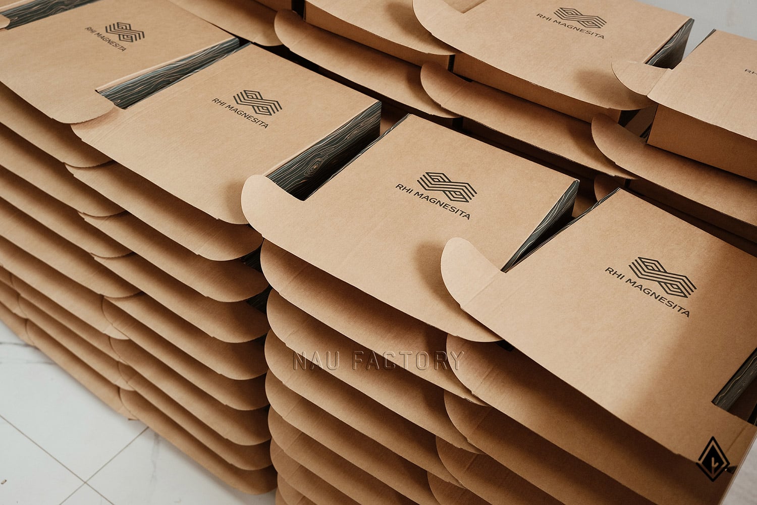 Set sổ, bút và hộp bút gỗ