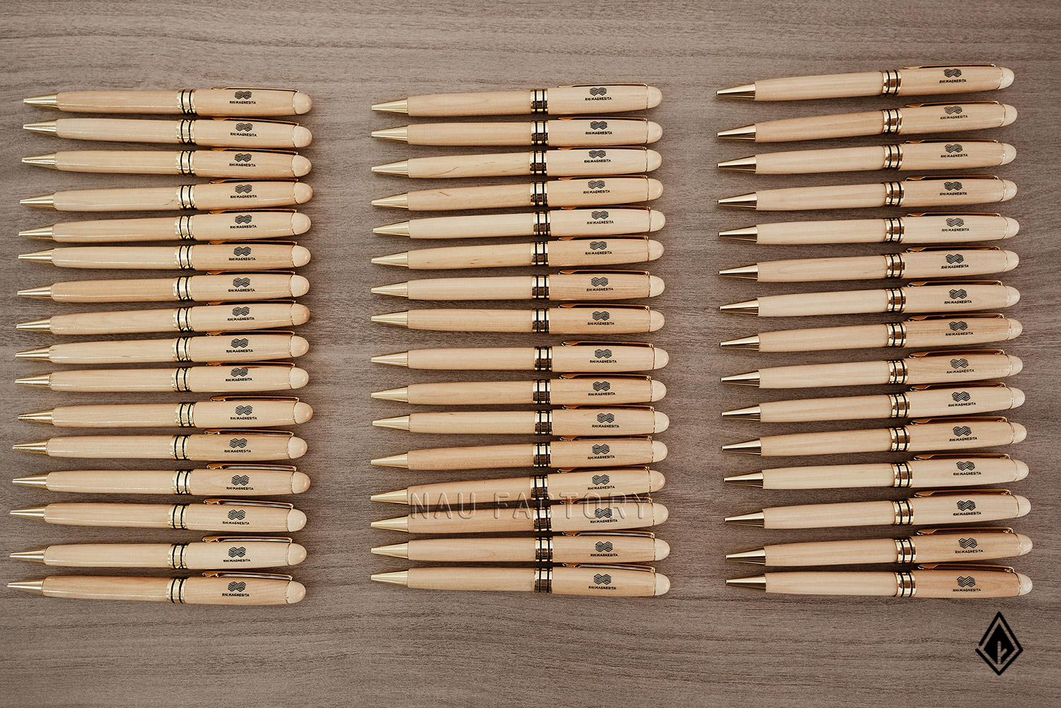 Set sổ, bút và hộp bút gỗ