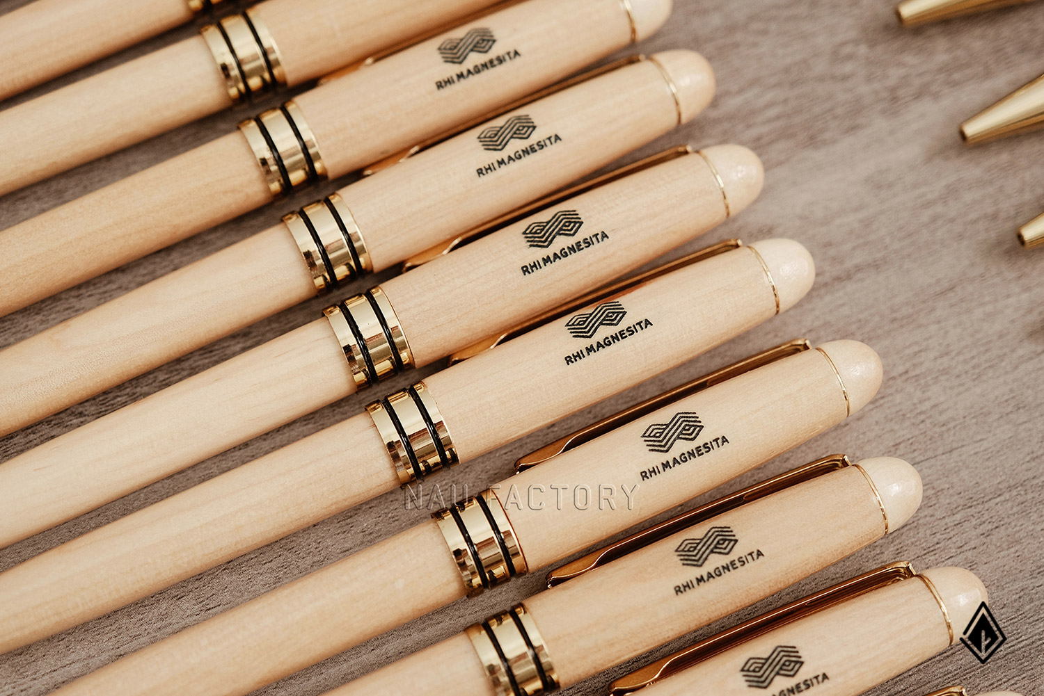 Set sổ, bút và hộp bút gỗ