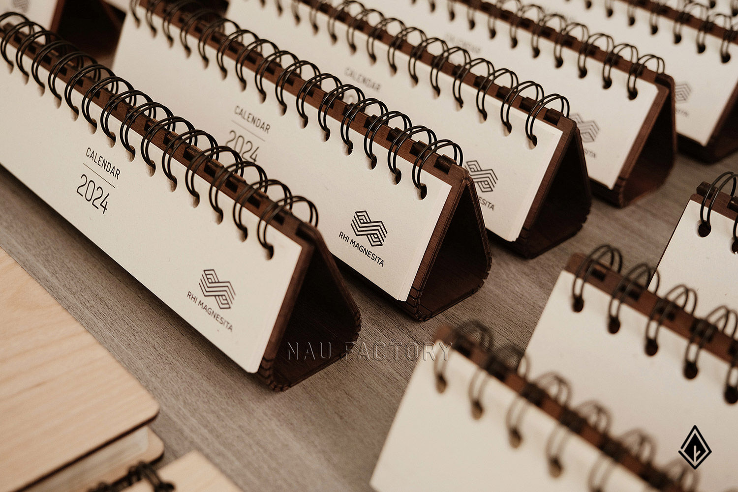 Set sổ, bút và hộp bút gỗ