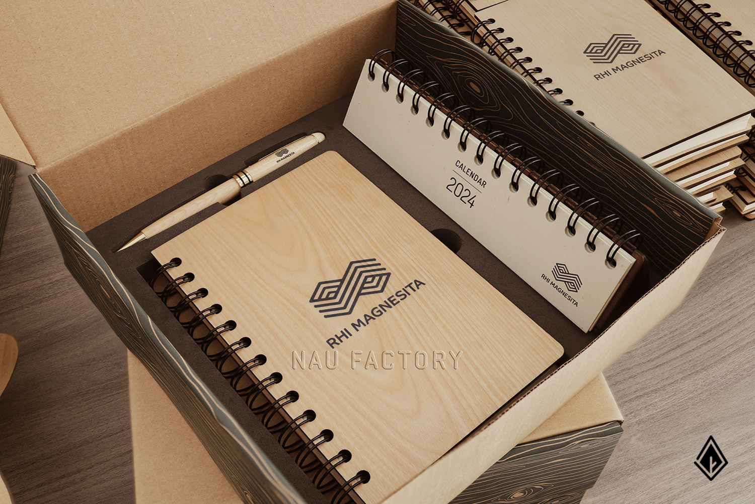 Set sổ, bút và hộp bút gỗ