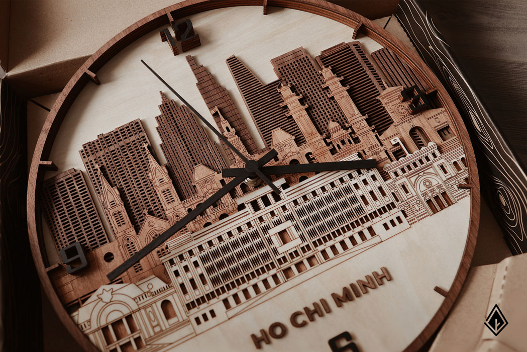 Đồng hồ Skyline như một bức tranh đô thị thu nhỏ. Ảnh: Nau Factory