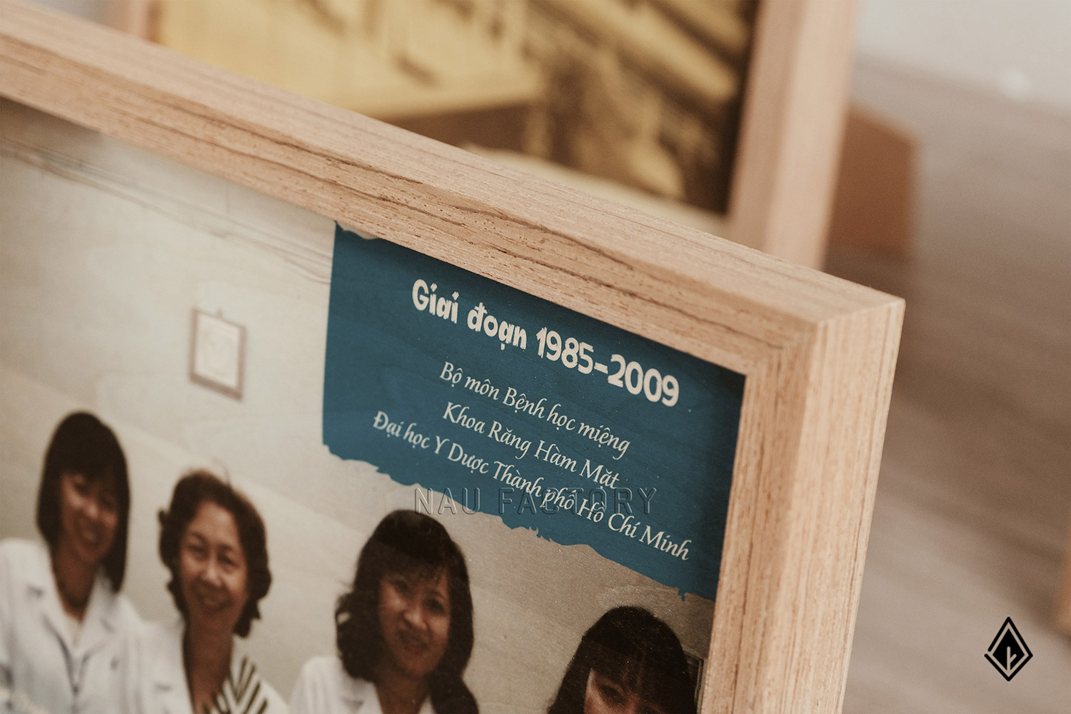 Tranh gỗ để bàn in hình