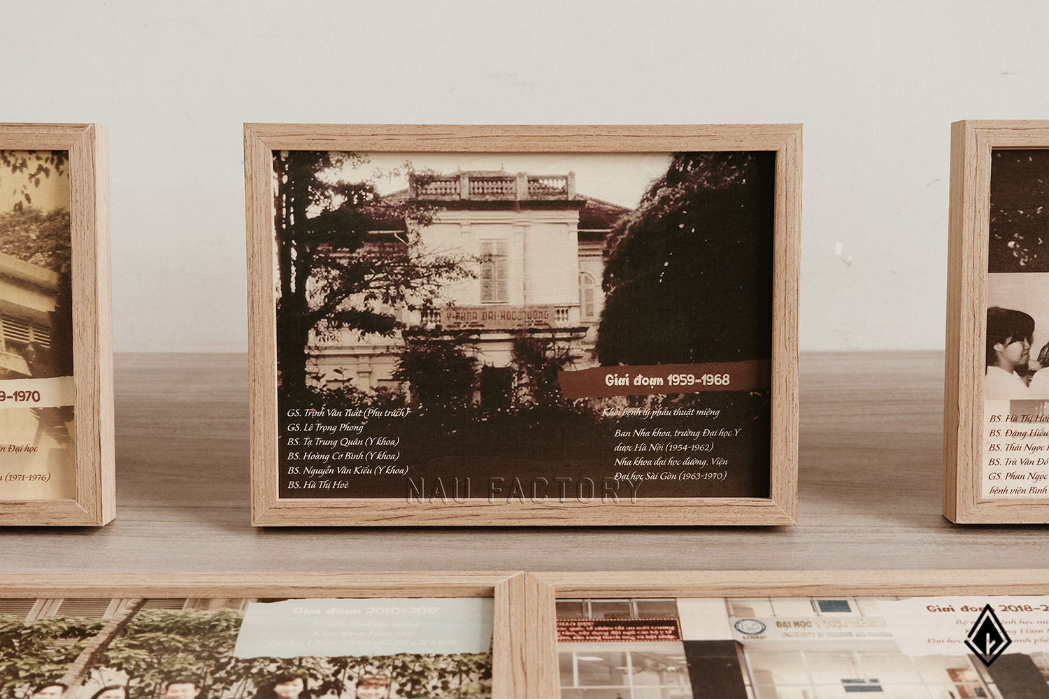 Tranh gỗ để bàn in hình
