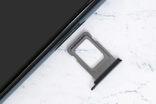 Khe sim của iPhone 11 Pro Max