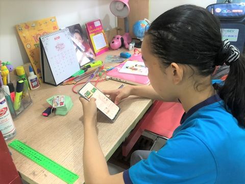 Được phép dùng điện thoại thông minh trong giờ học: Học sinh nói gì?