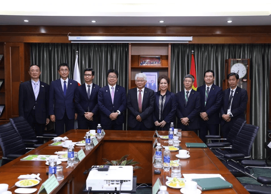 LOD IS HONORED TO WELCOME MR. KATO KATSUNOBU - MINISTER OF HEALTH, LABOR AND WELFARE OF JAPAN TO VISIT AND WORK