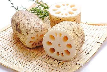 RECRUITMENT OF 02 FEMALE WORKERS HARVESTING LOTUS ROOT IN DECEMBER 2023