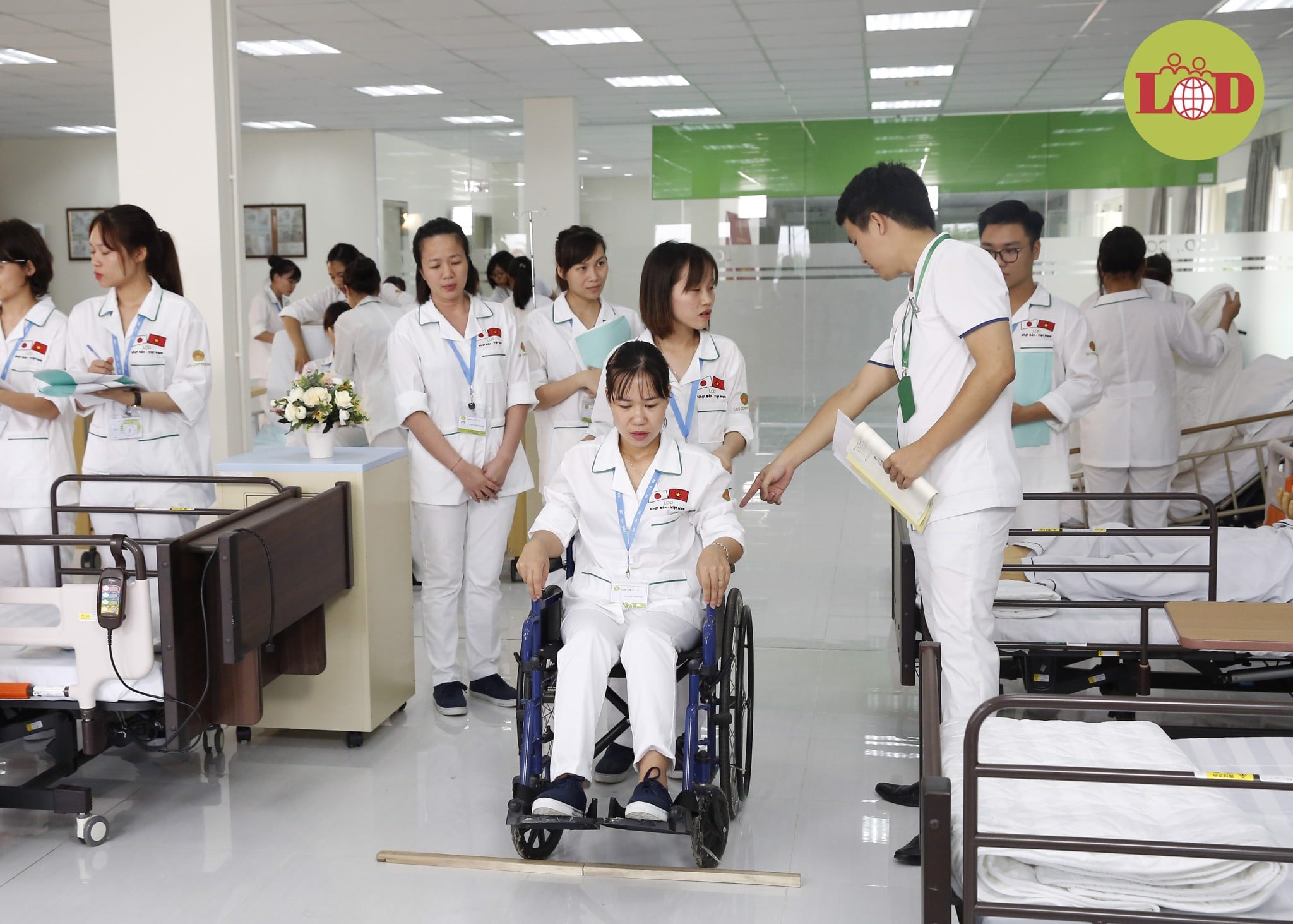 Tuyển dụng 4 nữ nghề hộ lý