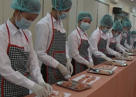 Tuyển 01 nam gia công xử lý thịt gà tháng 05 / 2022