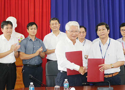 LỄ KÝ HỢP ĐỒNG LIÊN KẾT GIỮA TRƯỜNG CAO ĐẲNG KINH TẾ - KỸ THUẬT, TRỰC THUỘC ĐẠI HỌC THÁI NGUYÊN VỚI CÔNG TY CỔ PHẦN PHÁT TRIỂN NGUỒN NHÂN LỰC LOD