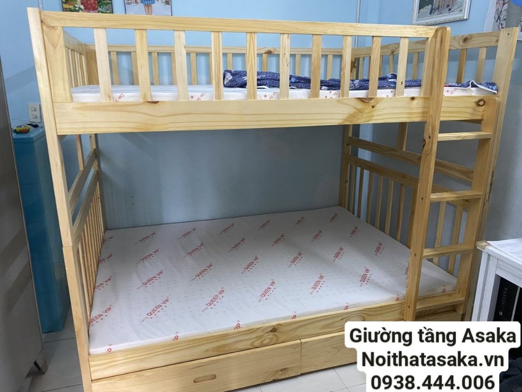 Giường tầng trẻ em được mạnh thường quân mua tặng bé mồ coi.