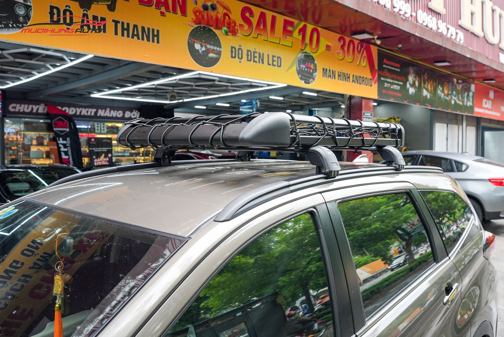 Lắp giá nóc chở hàng Yaki 127cm CP-307 cho xe Toyota Rush 2018