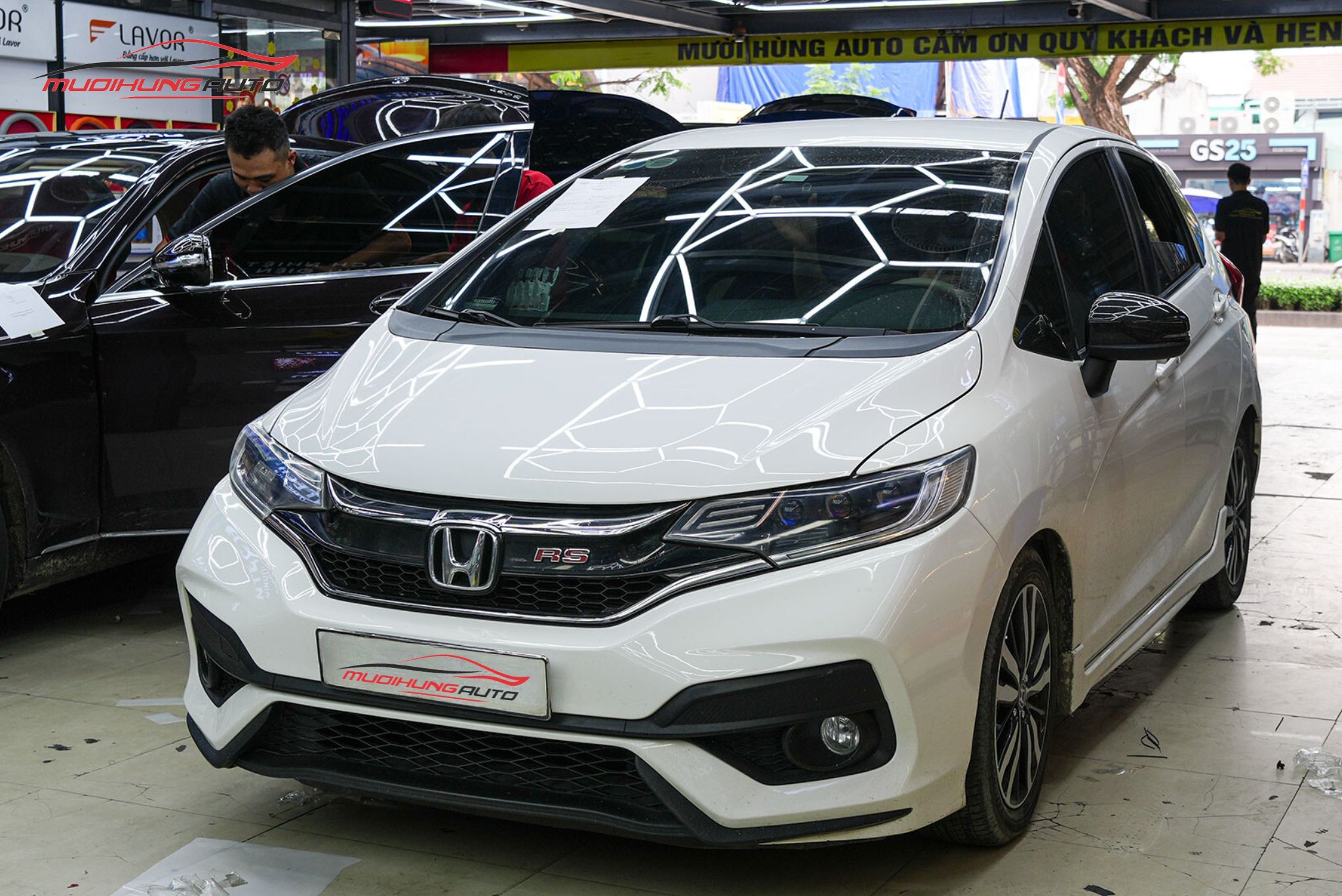 Trước khi lắp baga mui Yaki 129cm CP-439 cho xe Honda Jazz 2018