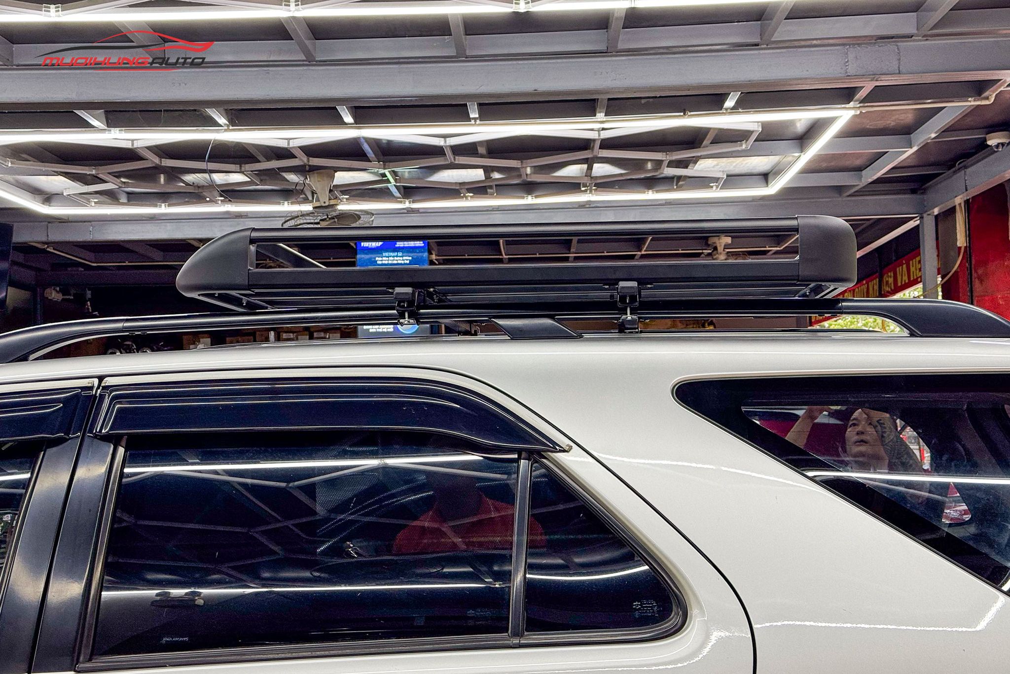 Lắp baga mui Yaki 127cm CP-307 cho ô tô Toyota Fortuner 2015