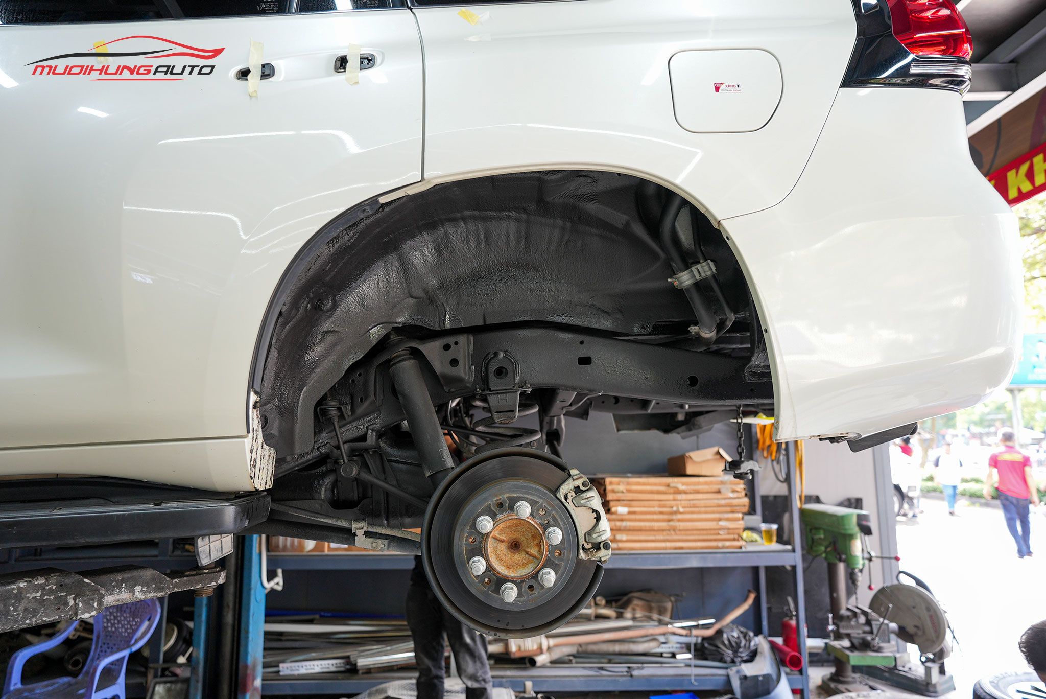 Phủ Gầm Xe Land Cruiser Prado 2020