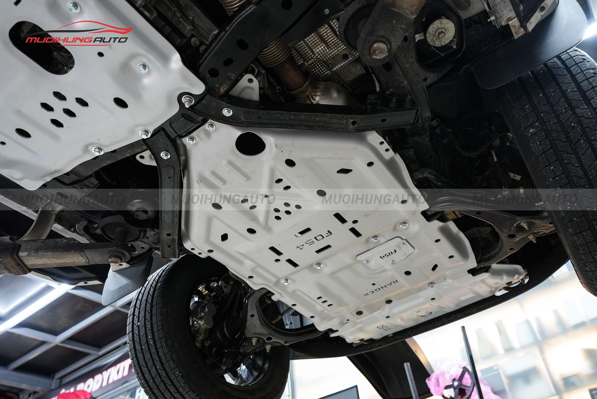 Ốp bảo vệ gầm Ford Everest 2024-2025 - Bản 2