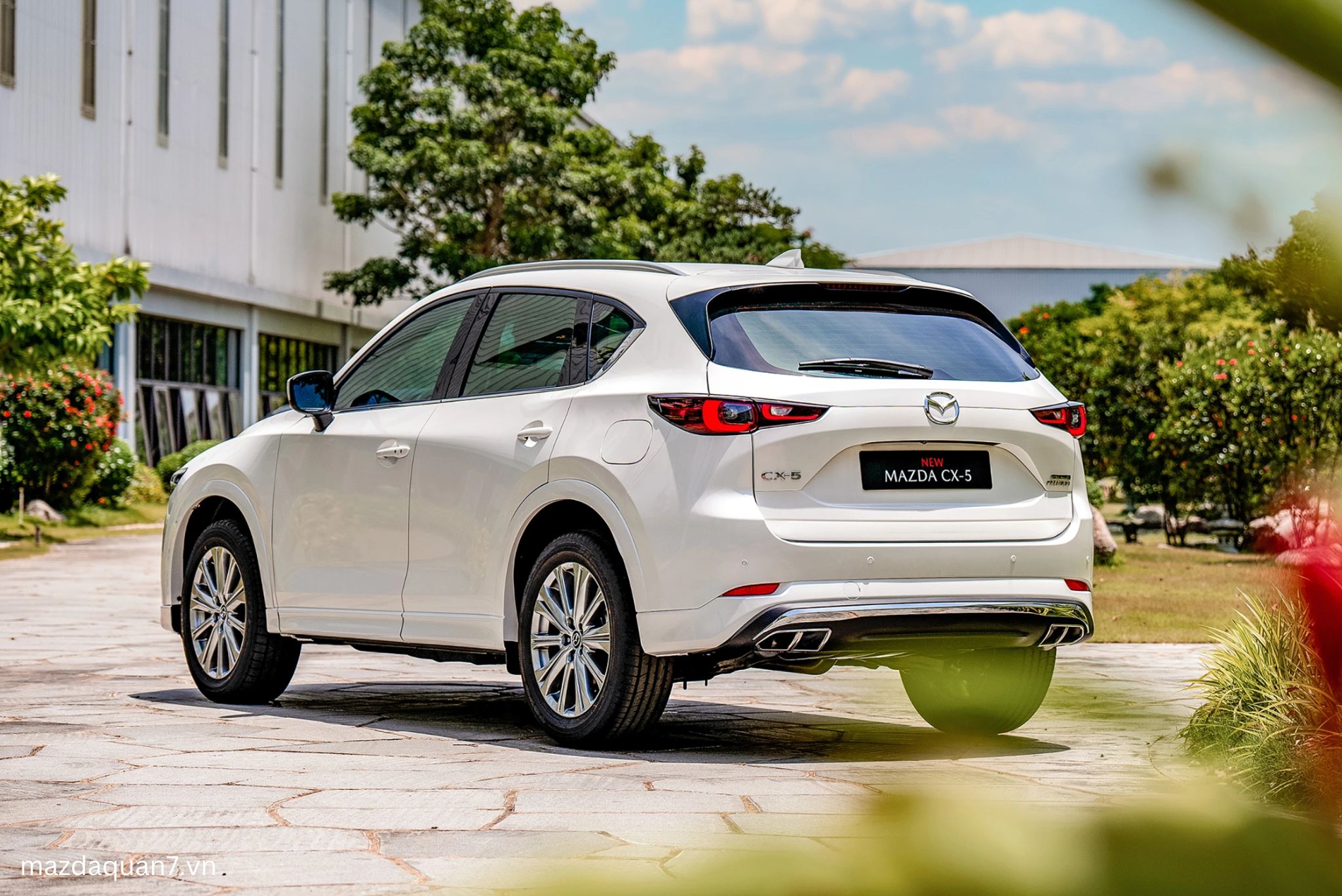 Đuôi xe Mazda CX5 2025 được tạo hình sắc sảo