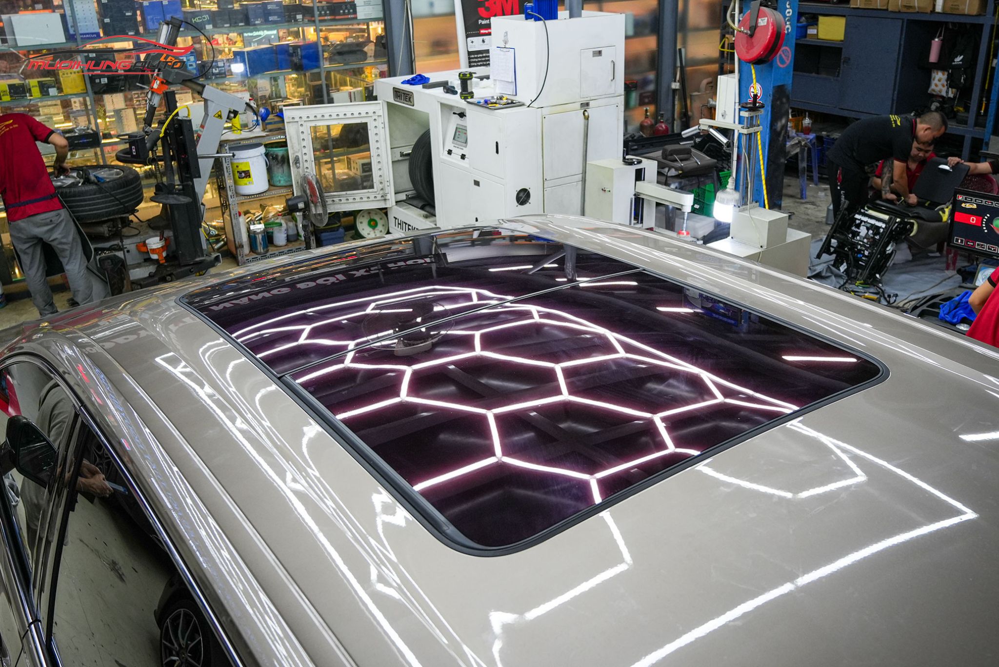 Dán phim PPF TPU SUNROOF cách nhiệt cửa sổ trời cho xe Volkswagen Viloran