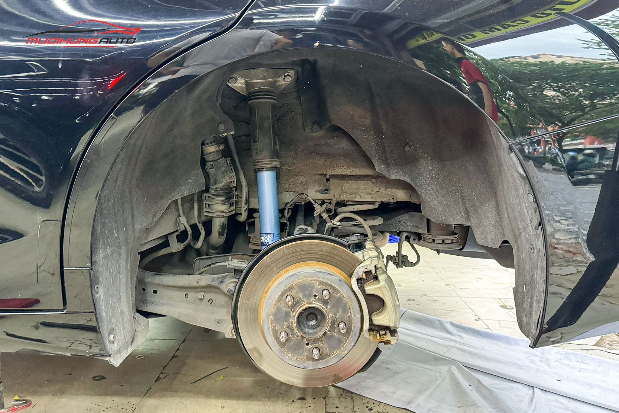 Lắp Phuộc Giảm Xóc KYB Cho Xe Lexus ES250 2019