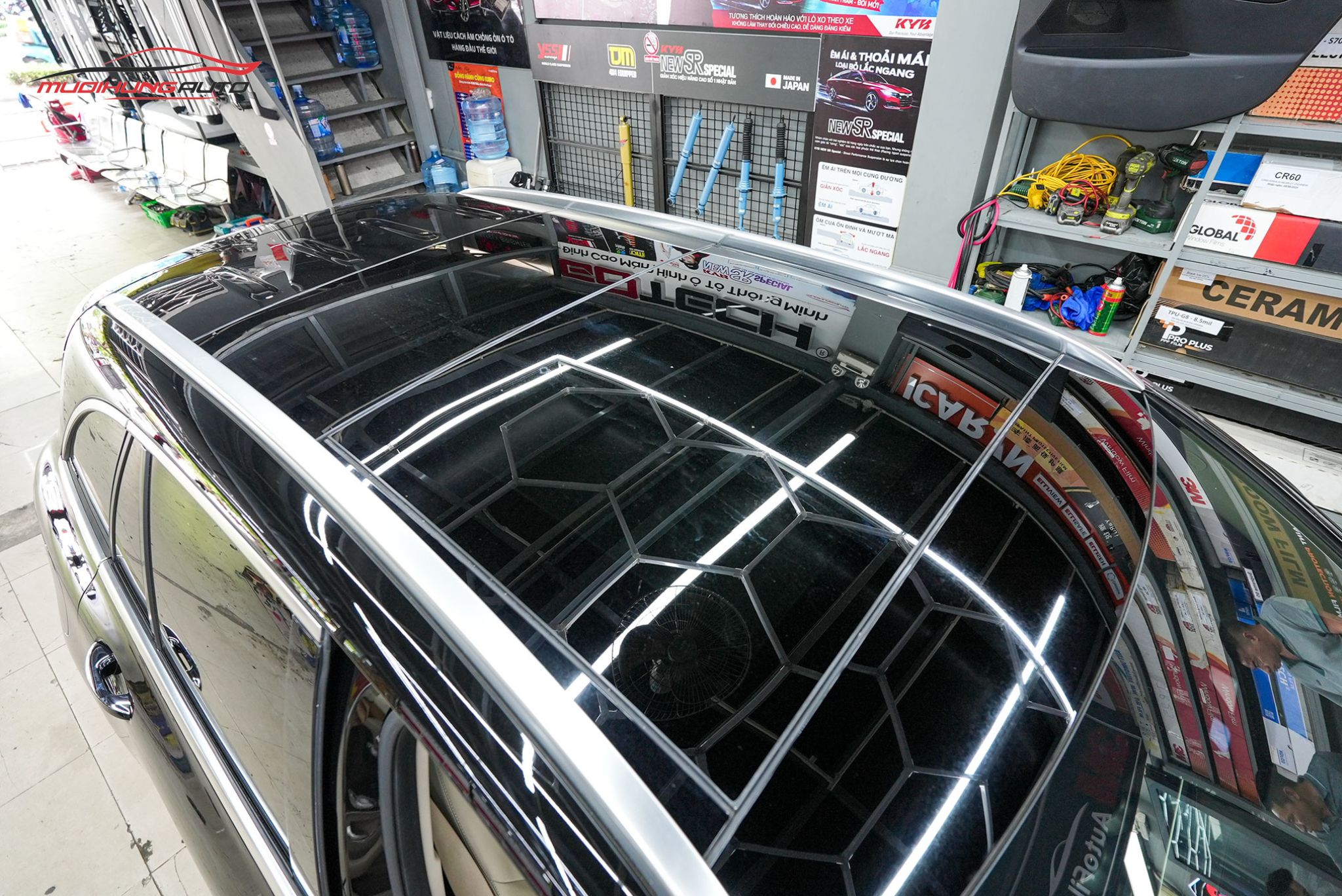 Trước khi dán phim PPF TPU SUNROOF cách nhiệt cửa sổ trời xe Mercedes GLC300 4Matic 2022