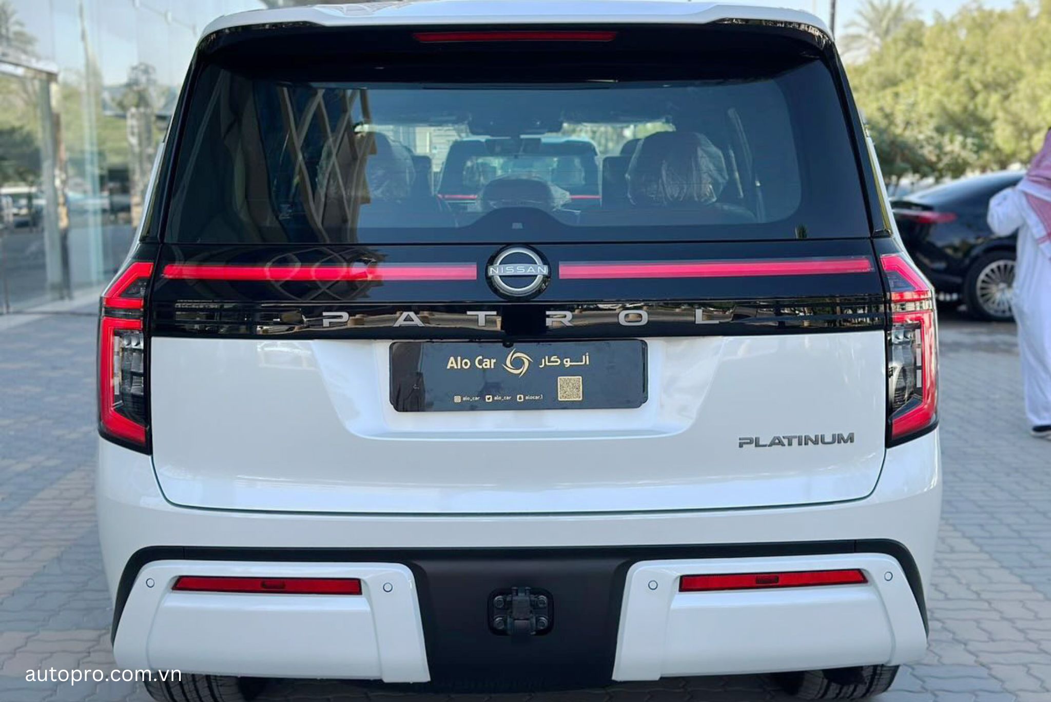 Nissan Patrol 2025 sở hữu hệ thống ống xả kép mạ chrome