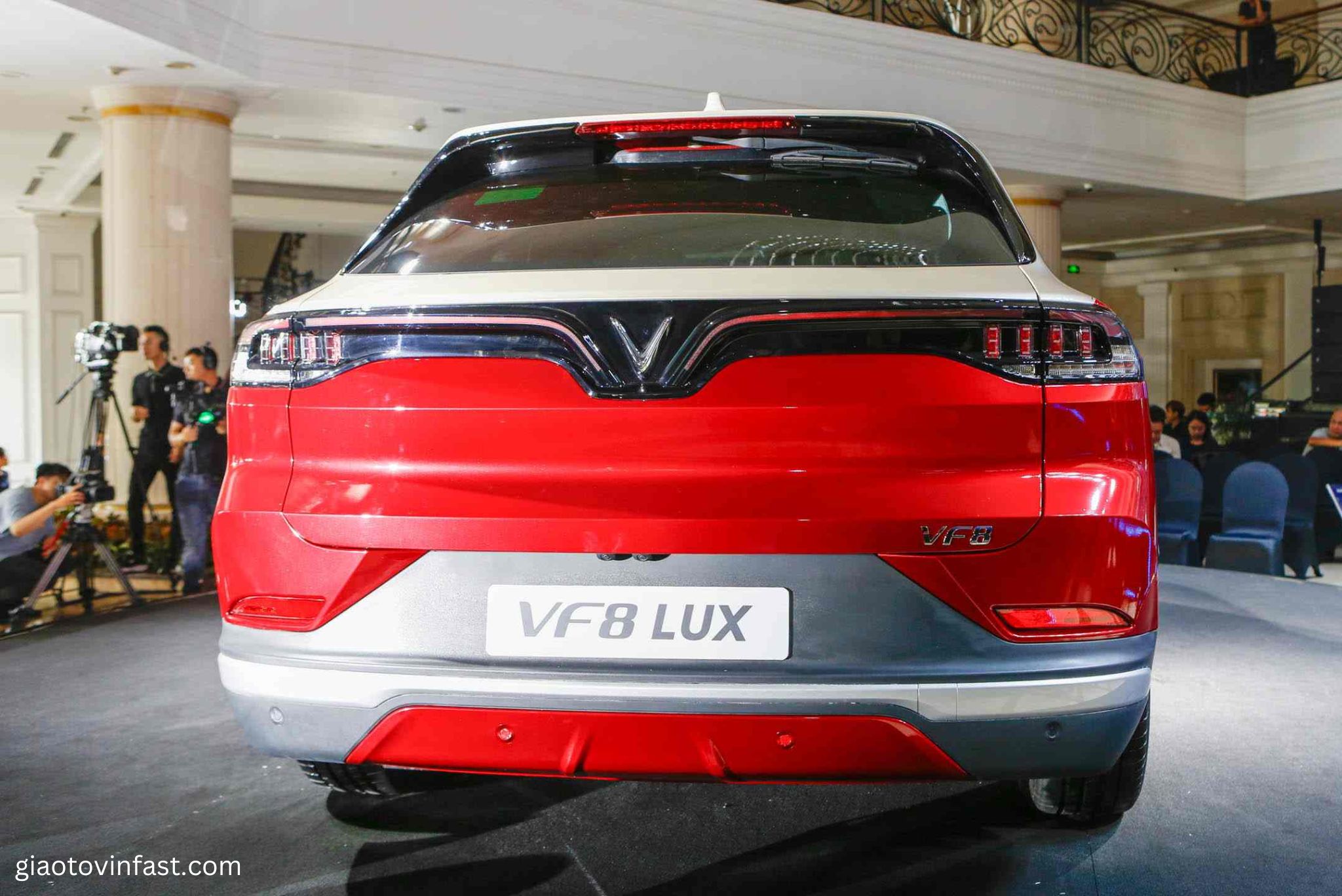 Vinfast VF8 2025 - Đánh giá chung, thông số, giá lăn bánh mới nhất 2/2025