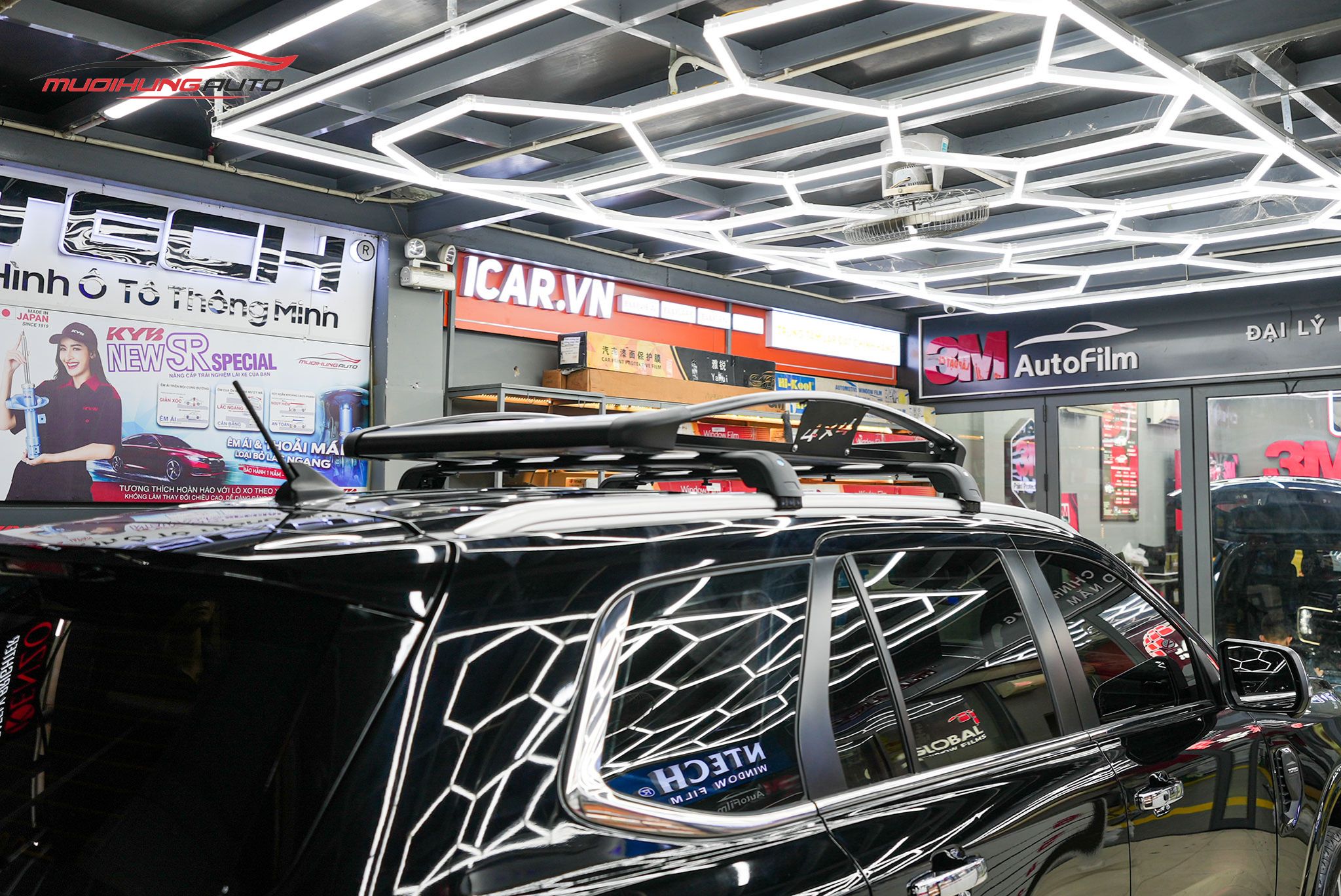 Baga mui vuông Yaki 129cm CP-439 cho xe Ford Everest 2023