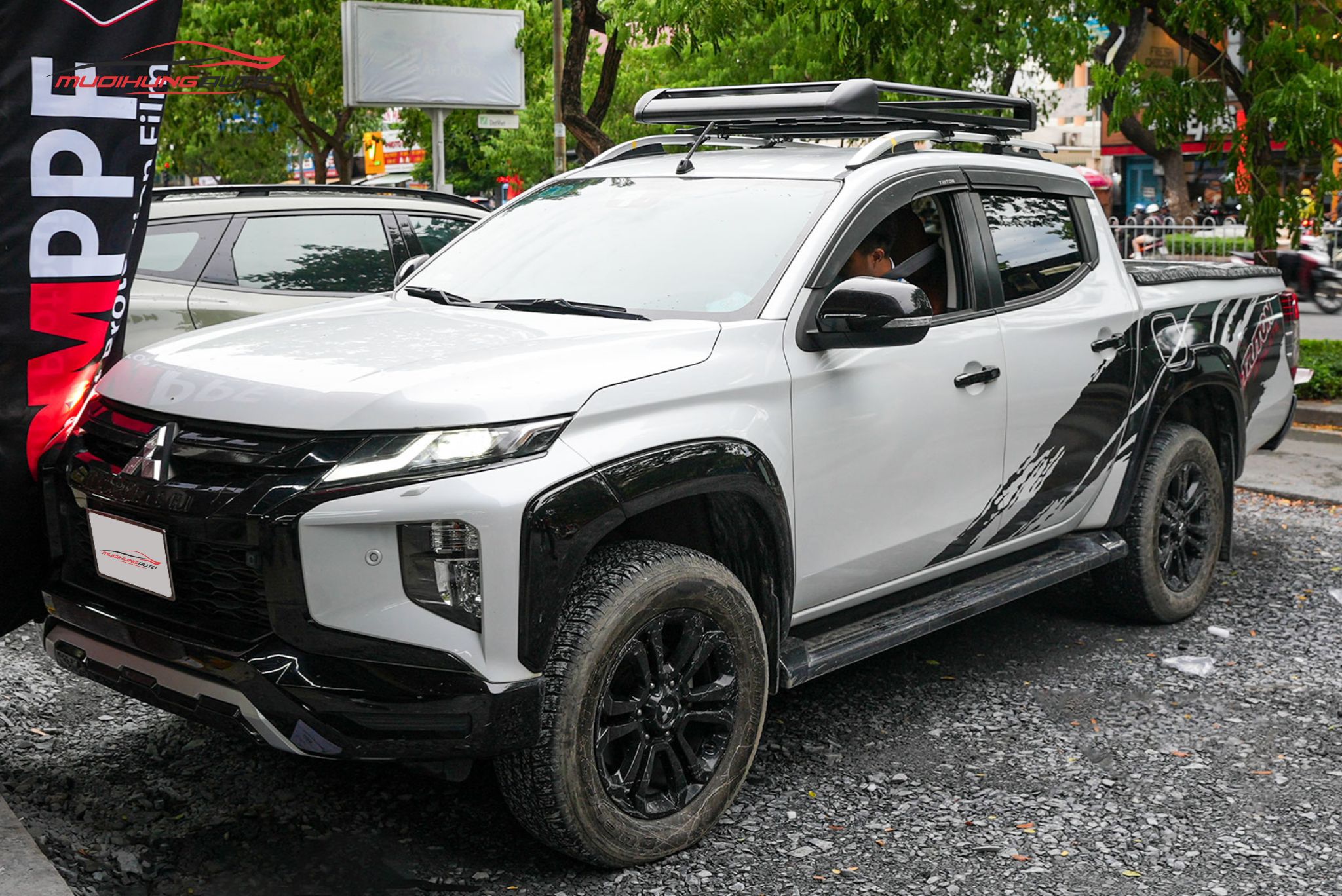 Lắp baga mui Yaki 127cm CP-307 cho Mitsubishi Triton 2022