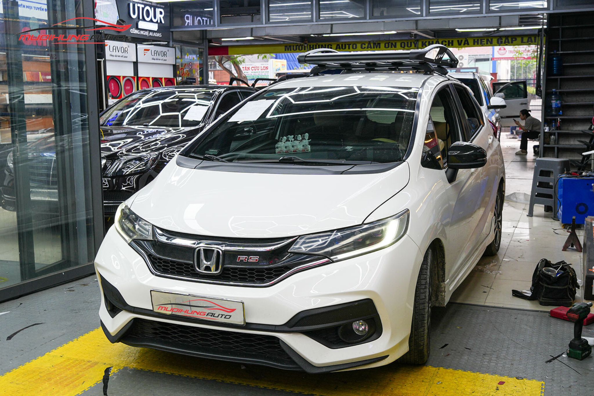 Lắp baga mui Yaki 129cm CP-439 cho ô tô Kia Sportage 2022