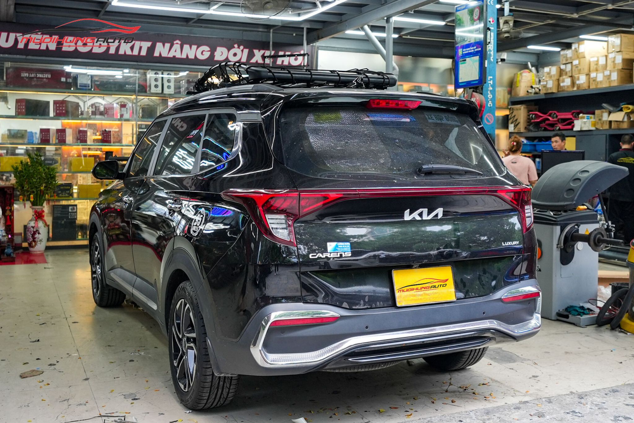 Lắp baga mui Yaki 129cm CP-439 ô tô Kia Carens 2023