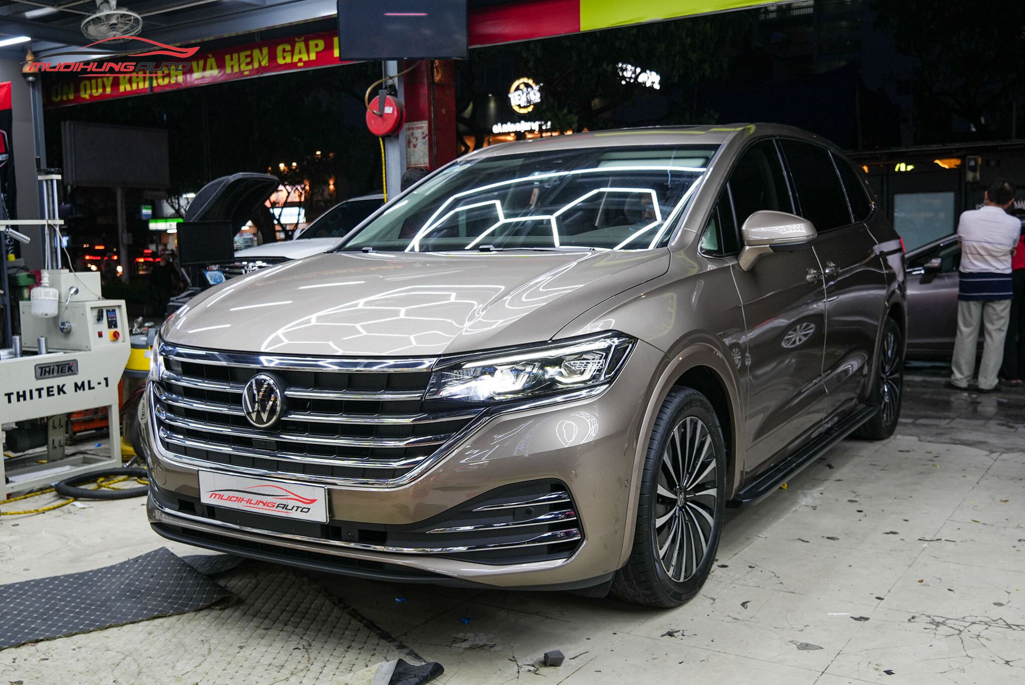 Dán phim PPF TPU SUNROOF cách nhiệt cửa sổ trời ô tô Volkswagen Viloran