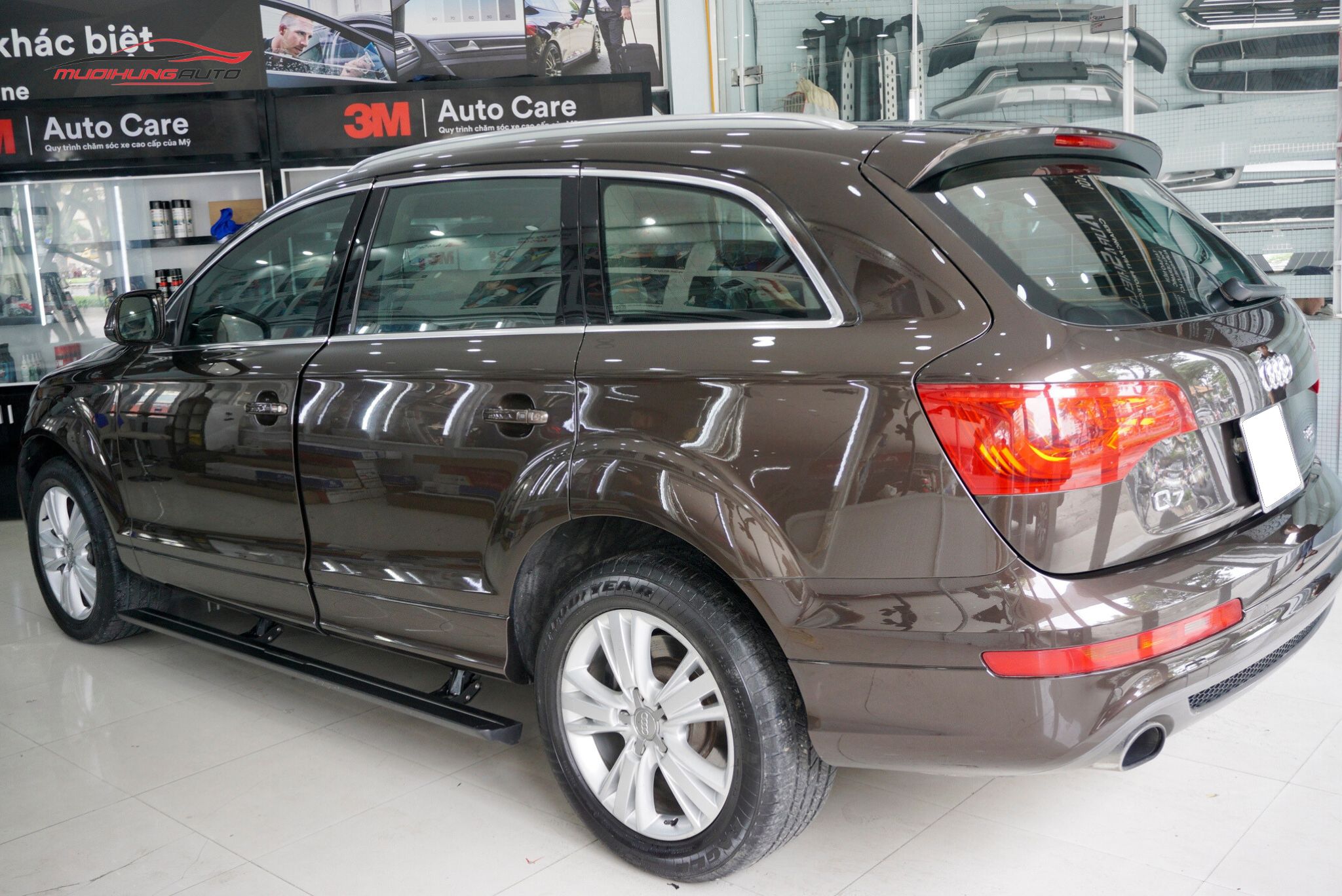 Bậc bước chân điện Audi Q7 2018