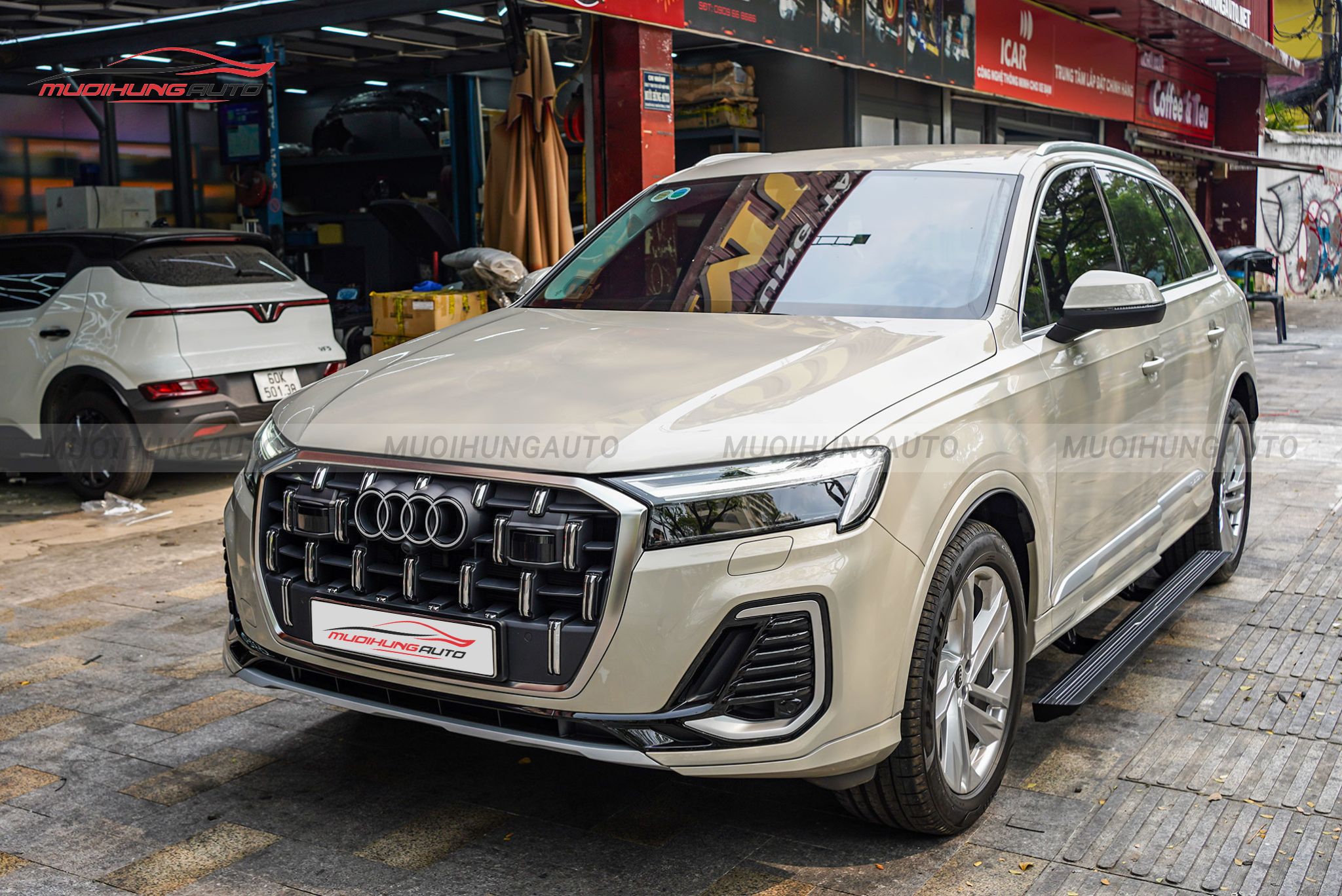 Bậc bước chân điện Audi Q7 2024