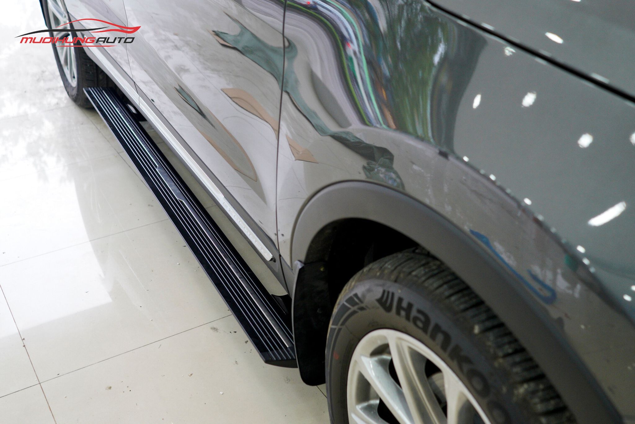 Bậc bước chân điện Ford Explorer 2018