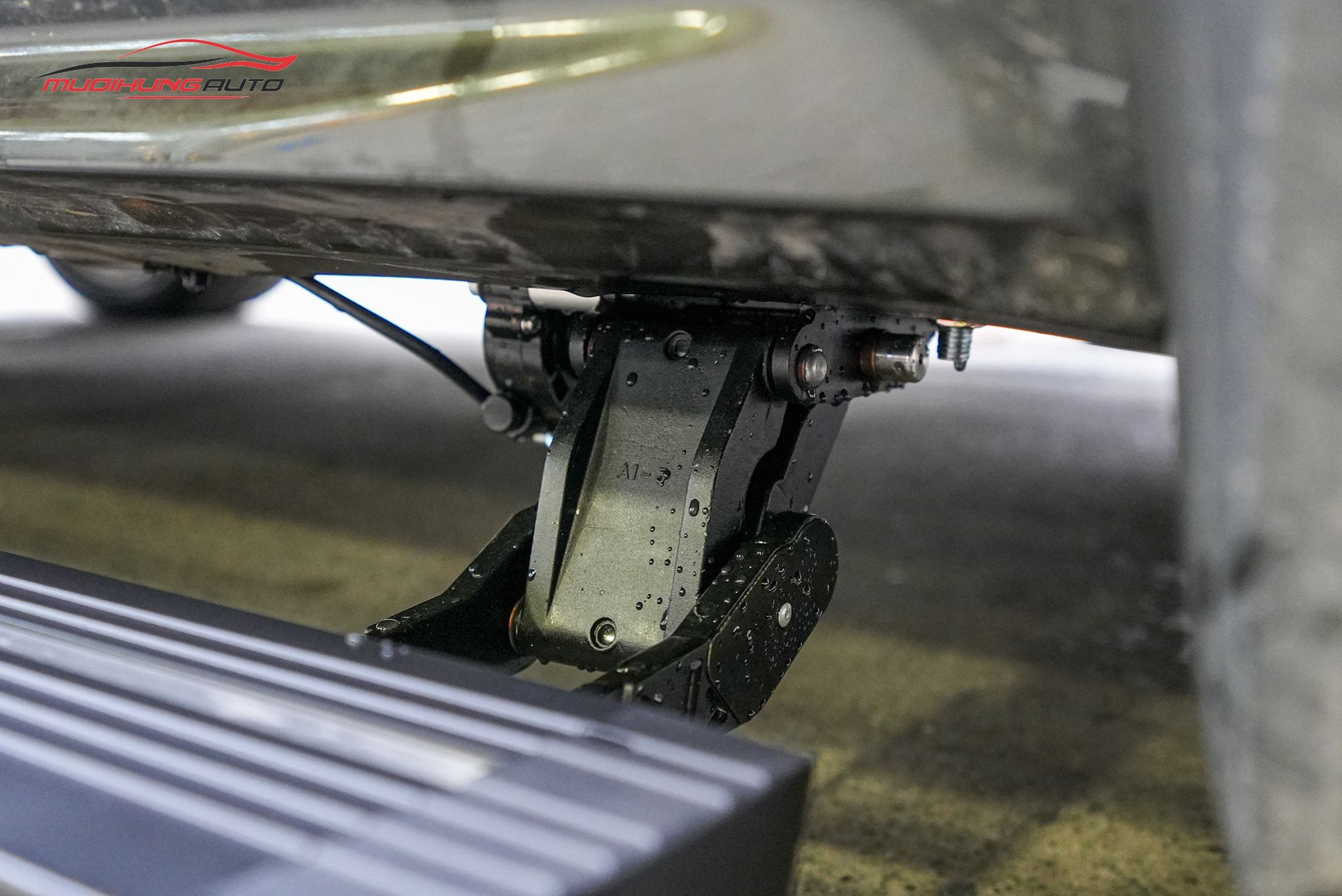 Bậc bước chân điện ô tô Volvo XC90