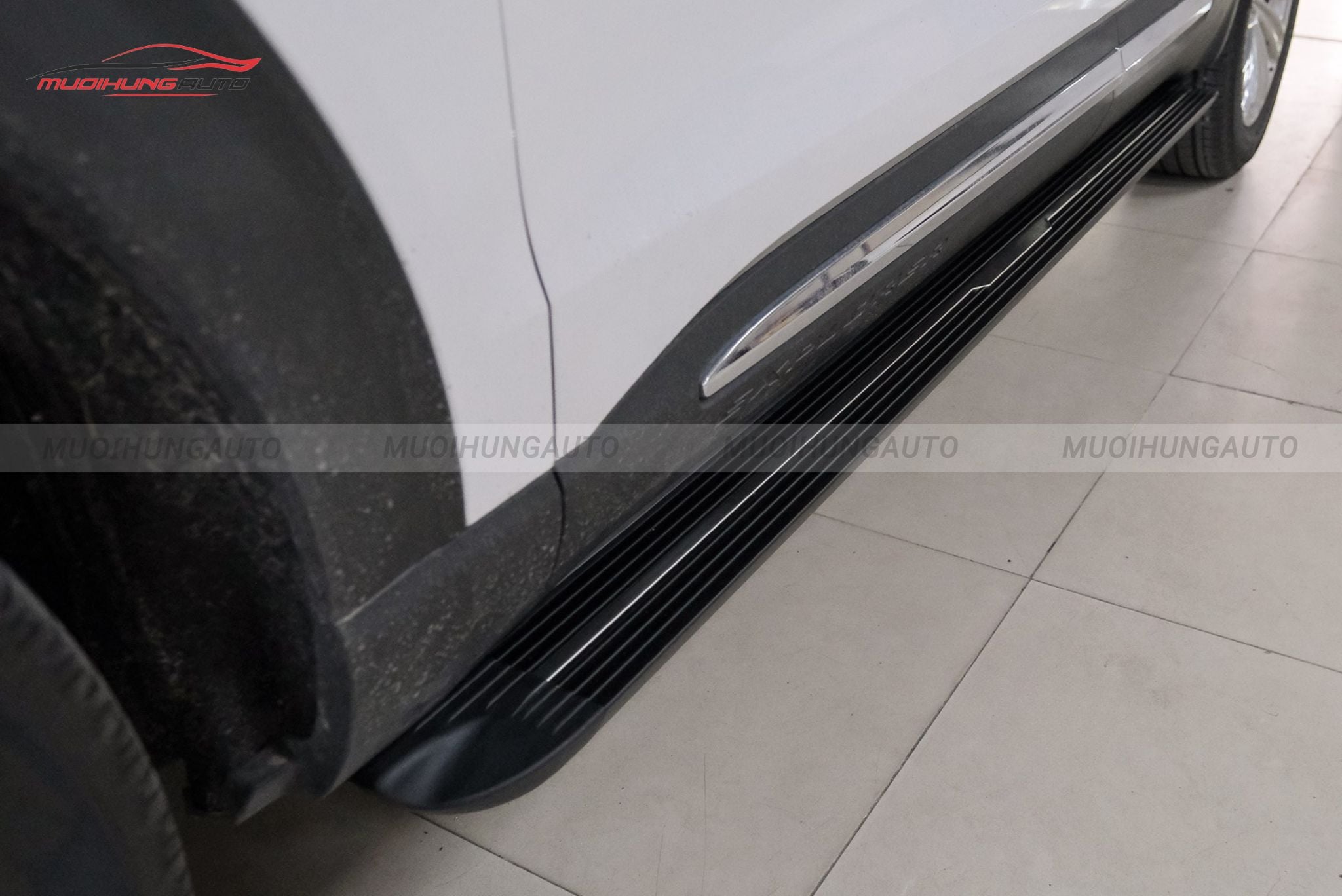 Bậc bước chân Ford Explorer 2022